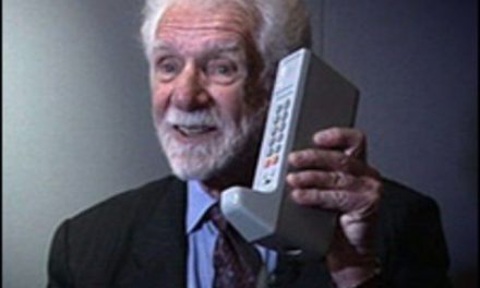 मोबाइल फोनका आविष्कारक  मार्टिन कूपर : जो एकदमै कम समय मोबाइल चलाउँछन्