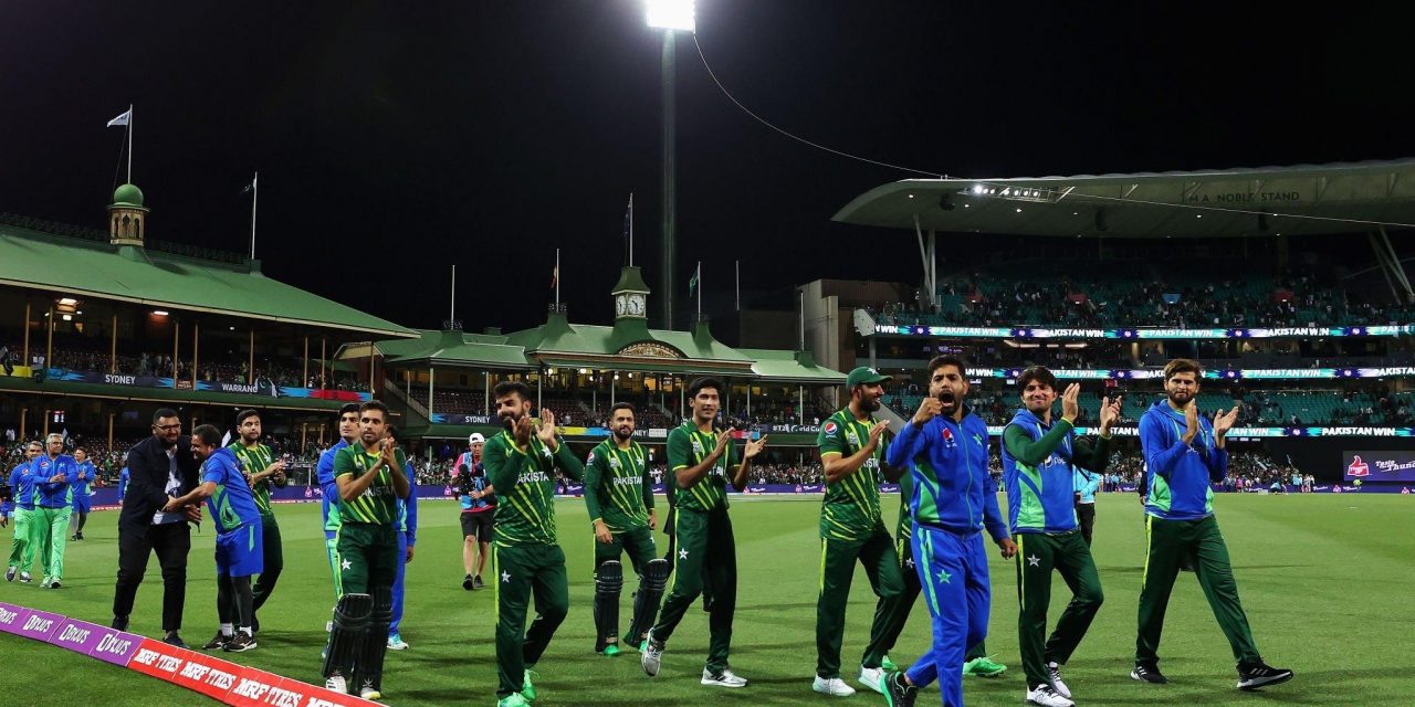 टी-२० विश्वकप क्रिकेट : न्यूजिल्याण्डलाई ७ विकेटले हराउँदै पाकिस्तान फाइनल प्रवेश