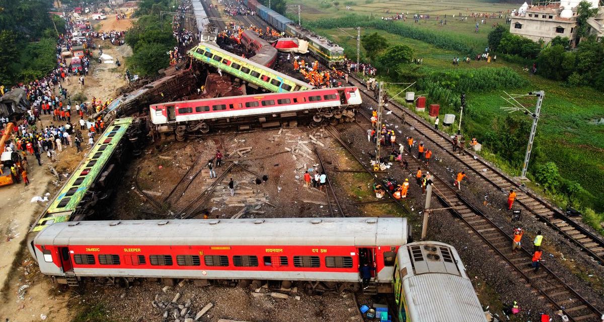 ओडिशामा रेल दुर्घटना हुँदा २३८ जनाको मृत्यु , उद्धार कार्य जारी