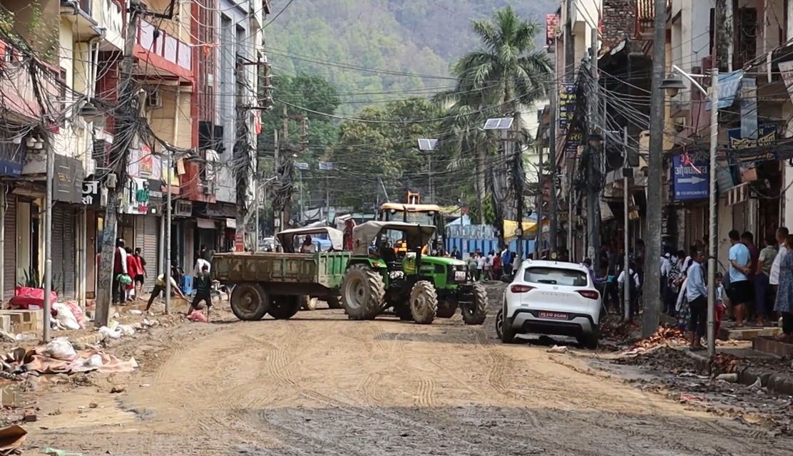 मध्यरातमा अचानक लेदोसहित आएको बाढीले बुटवल प्रभावित