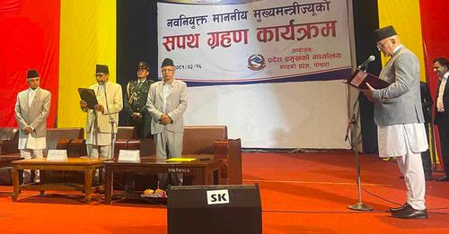 गण्डकीका नवनियुक्त मुख्यमन्त्री पाण्डे र २ मन्त्रीद्वारा शपथ ग्रहण