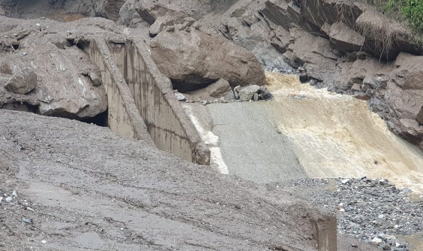 बाढीले रेलेखोला जलविद्युत् आयोजनाको बाँधमा क्षति