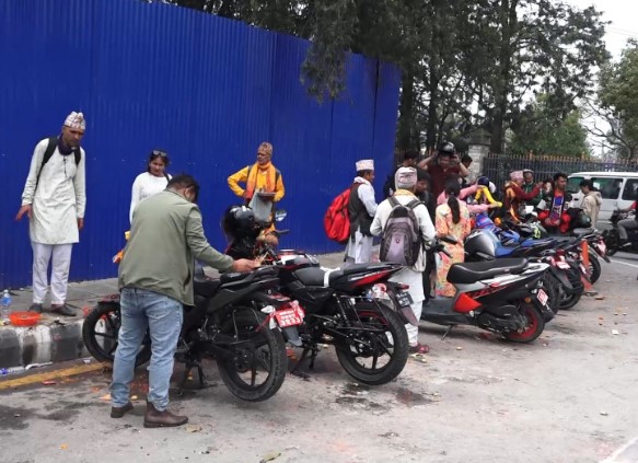 आज विश्वकर्मा पूजा : भद्रकालीमा पूजा गर्नेहरुको भीड