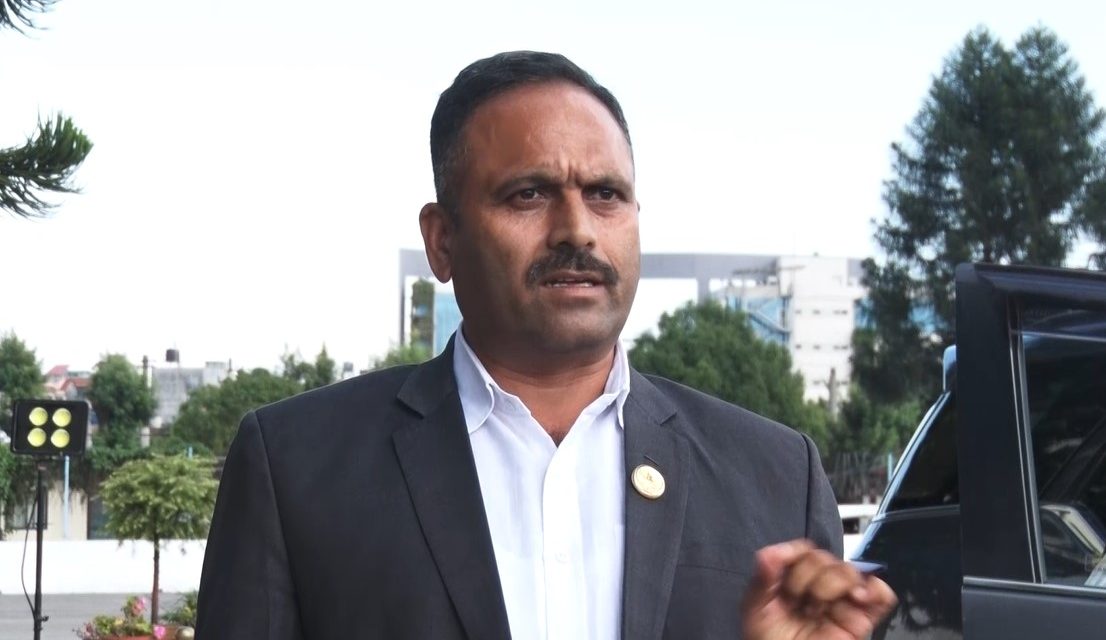 सांसद गुरुङको प्रसंगमा लेखनाथ दाहालको टिप्पणी : सम्बन्धबिच्छेद १४ करोड पचाउने चलखेल मात्रै