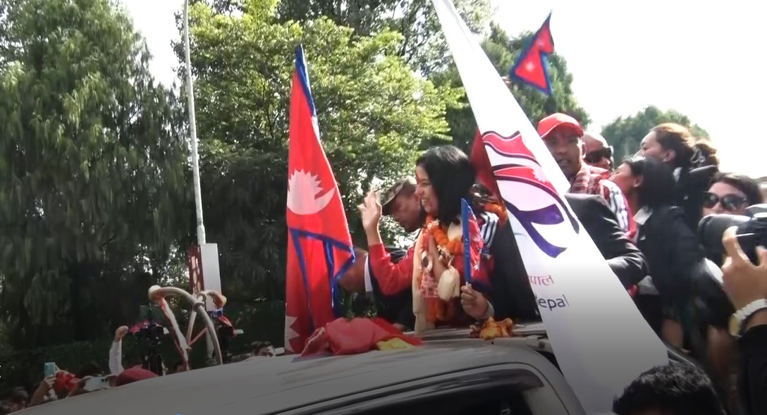 ओलम्पिक पदक विजेता पलेशालाई विमानस्थलमा भव्य स्वागत (तस्बिरहरू)