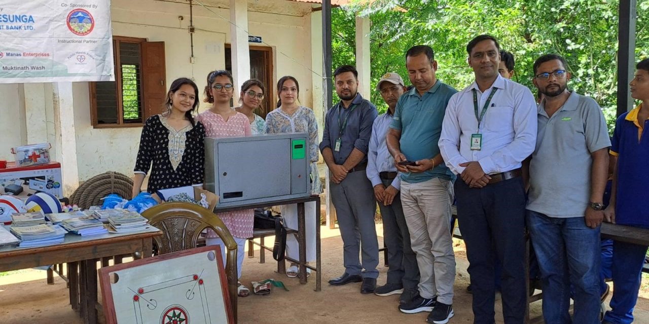 कृषि विकास बैंकद्वारा विद्यालयलाई स्यानीटरी प्याड र भेण्डिङ्ग मेशिन सहयोग