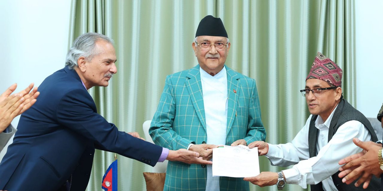प्रधानमन्त्री ओलीलाई बाबुराम भट्टराईले बुझाए १९ बुँदे मागपत्र