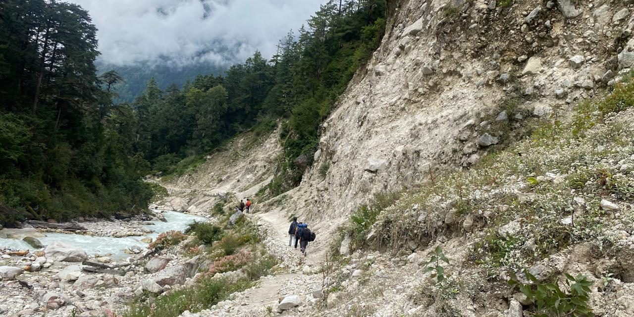 ‘रिचार्ज’ पोखरी निर्माण गर्दै नासों गाउँपालिका