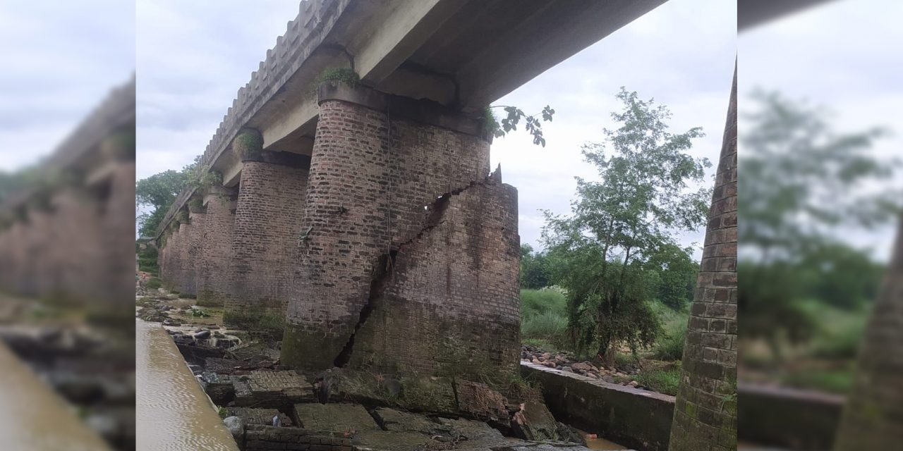 पर्साको तिलावे पुलको पिलर भत्कियो, आवतजावतमा समस्या