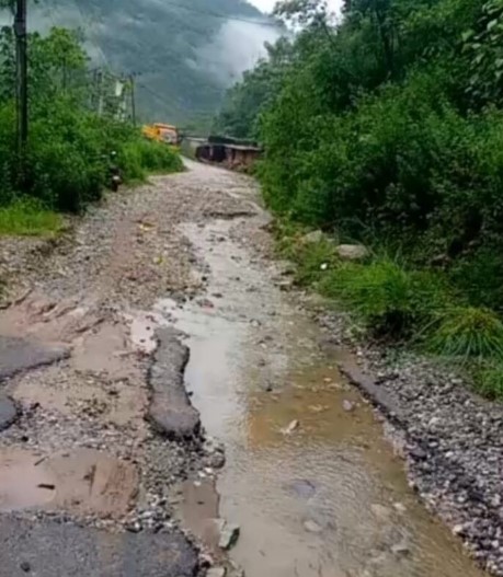 दोर्दी केन्द्र जोड्ने सडकको यात्रा कष्टकर बन्दै