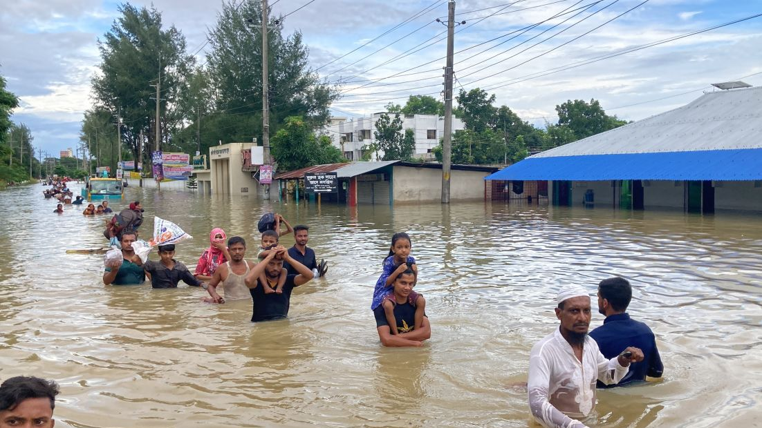 बङ्गलादेशमा बाढीले ५९ जनाको मृत्यु, हजारौँ घरबारविहीन