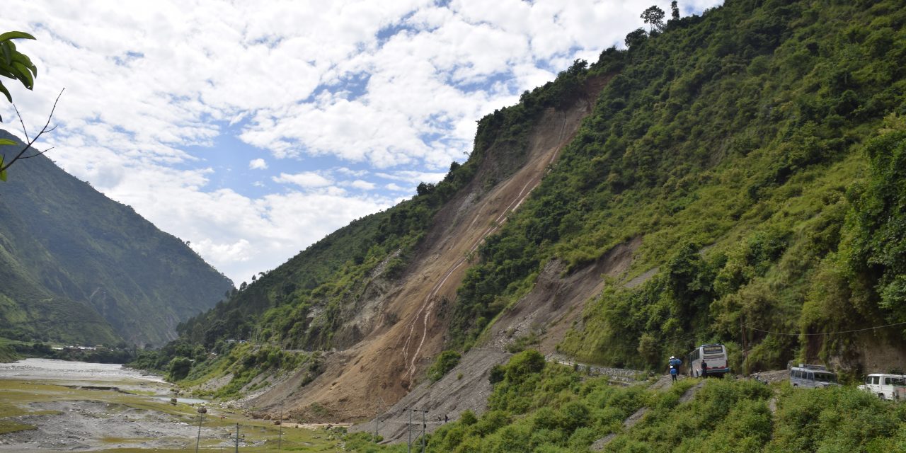 तीन दिनदेखि जयपृथ्वी राजमार्ग अवरुद्ध