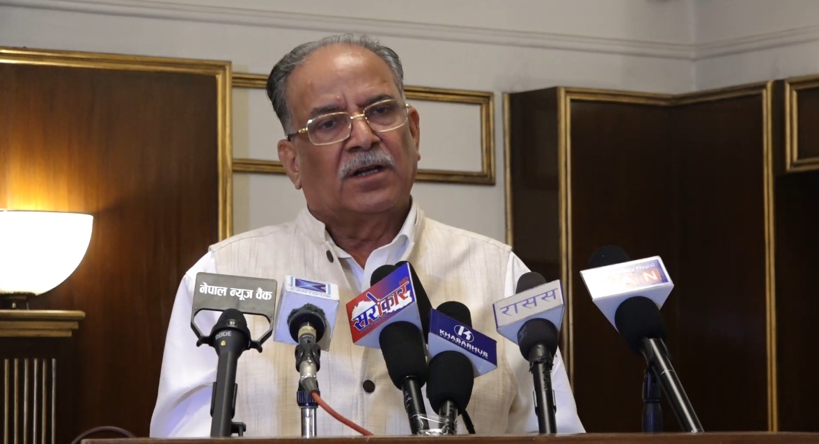 एमाले-कांग्रेसले सरकार परिवर्तन गर्न संविधान संशोधनको कथा बुने : प्रचण्ड
