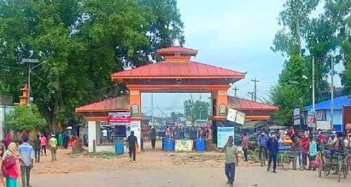 भारतीय बजार रुपैडिहामा नेपाली उपभोक्ताको लर्को