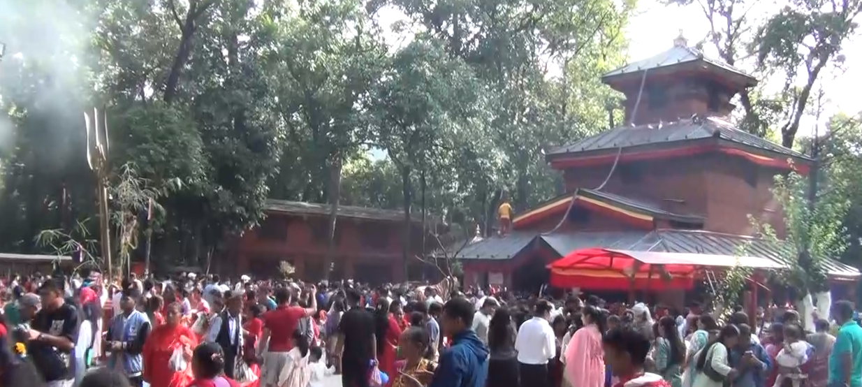 देशभरका शक्तिपीठमा भक्तजनको भीड