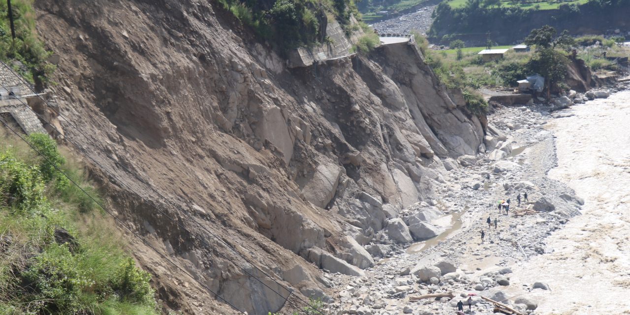 बिपी राजमार्गसहित भित्री सडक बगेपछि जनजीवन कष्टकर