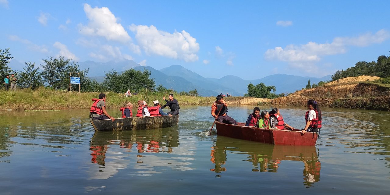रिचार्ज पोखरी बनाइएका ‘काङ्साहोल ताल’ मा डुङ्गा सयरसँगै माछापालन