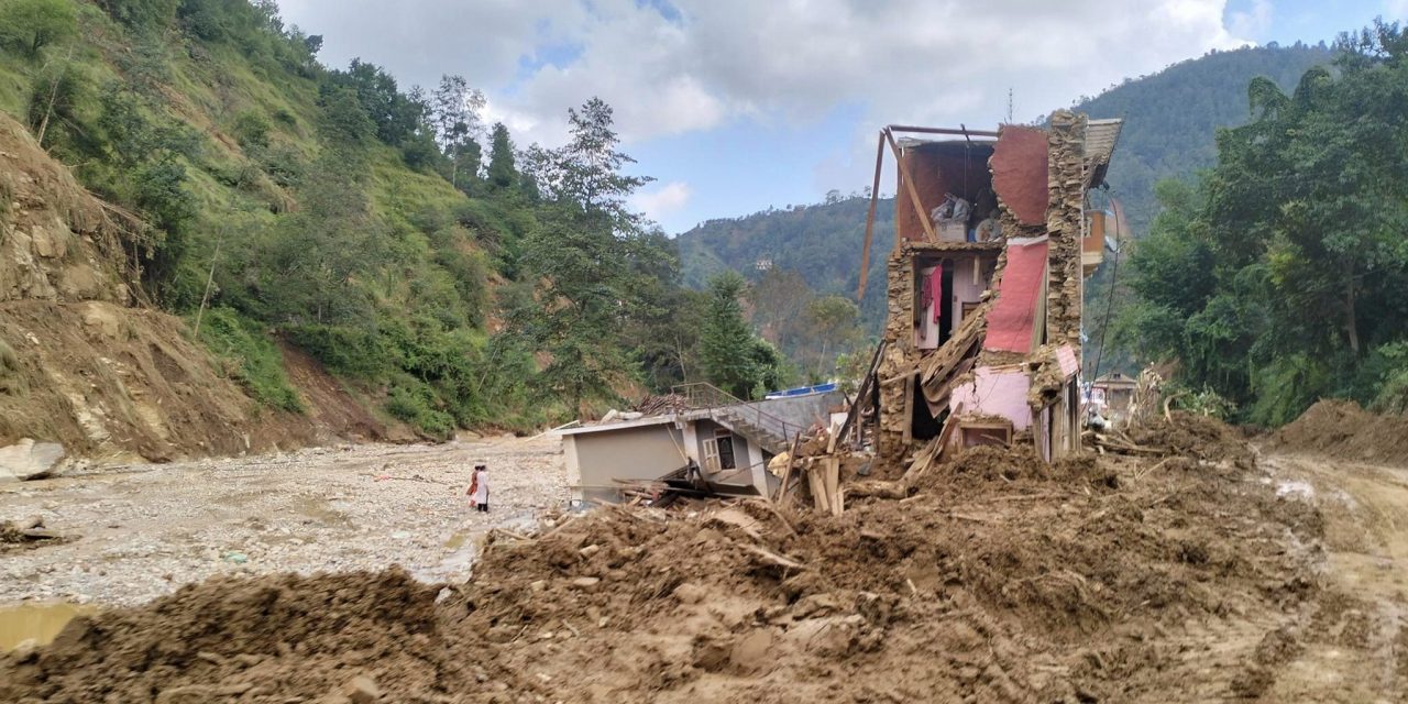 काभ्रे बाढीपहिरो : अस्थायी आवास बनाउन बल्ल पहिलो किस्ताको अनुदान पठाइयो