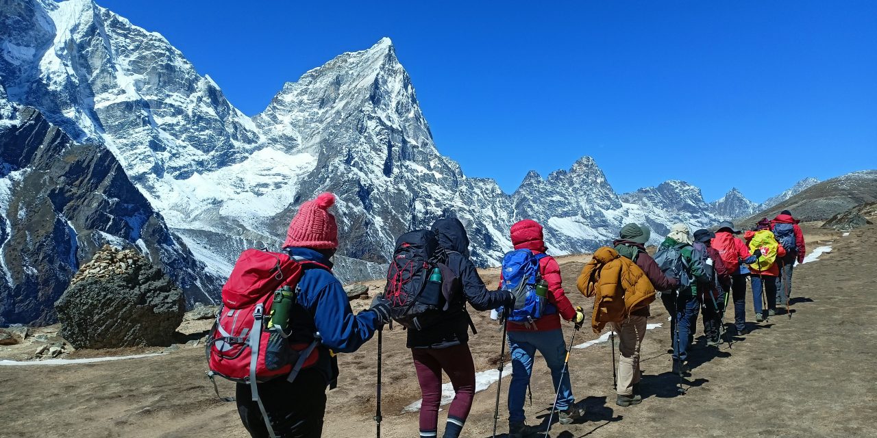खुम्बु क्षेत्र पर्यटकले खचाखच, लुक्लामा एकै दिन दुई सय उडान