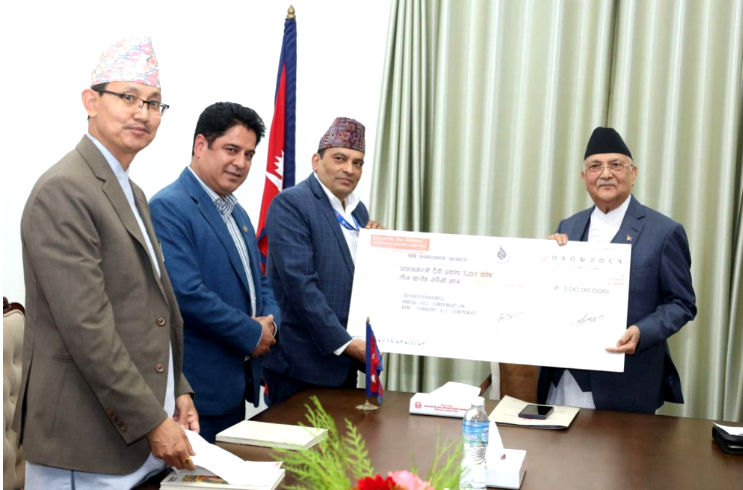 आयल निगमद्वारा उद्धार कोषमा तीन करोड रुपैयाँ सहयोग