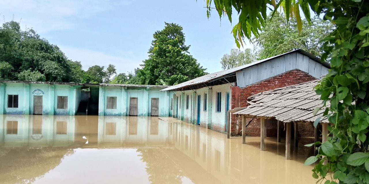 बाढीले पुस्तक बगायो, स्कुल डुबायो पढ्ने कसरी ?