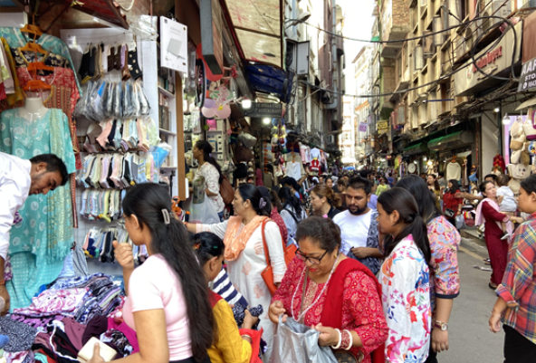 दशैँको सपिङ हुलमा व्यापारीको गुनासो : सोच जस्तो छैन व्यापार
