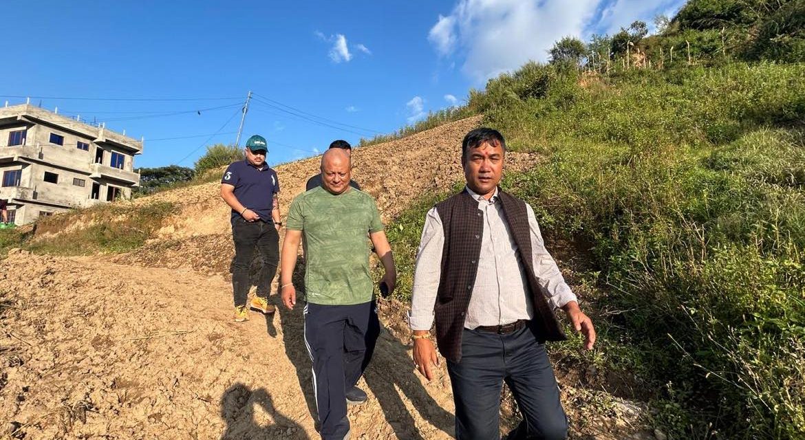 बाटो मर्मत कार्यलाई प्रभावकारी ढंगबाट अघि बढाउन बाग्मती खेलकुदमन्त्री महर्जनको आग्रह