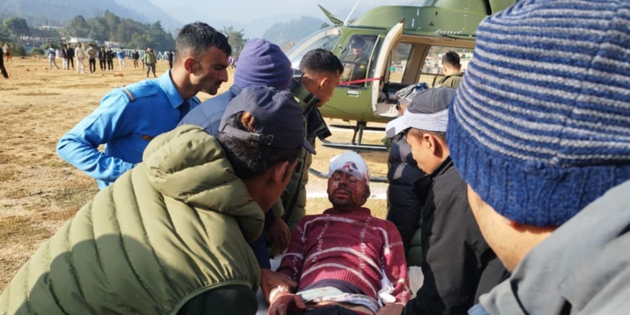 दार्चुला जीप दुर्घटना अपडेट : घाइतेलाई सेनाको हेलिकप्टरमा धनगढी लगियो 