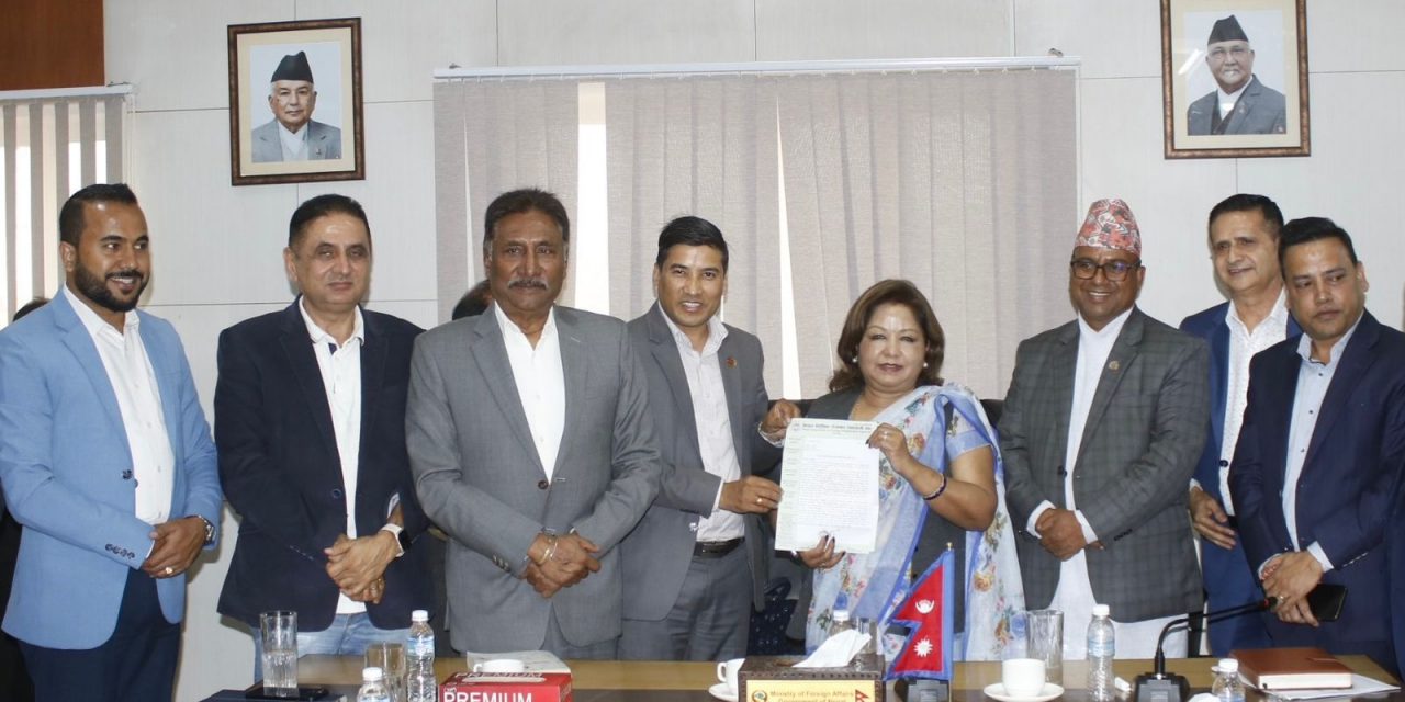 विमानस्थल मर्मतका कारण उत्पन्न समस्याको समाधान खोज्न परराष्ट्रमन्त्रीको आग्रह