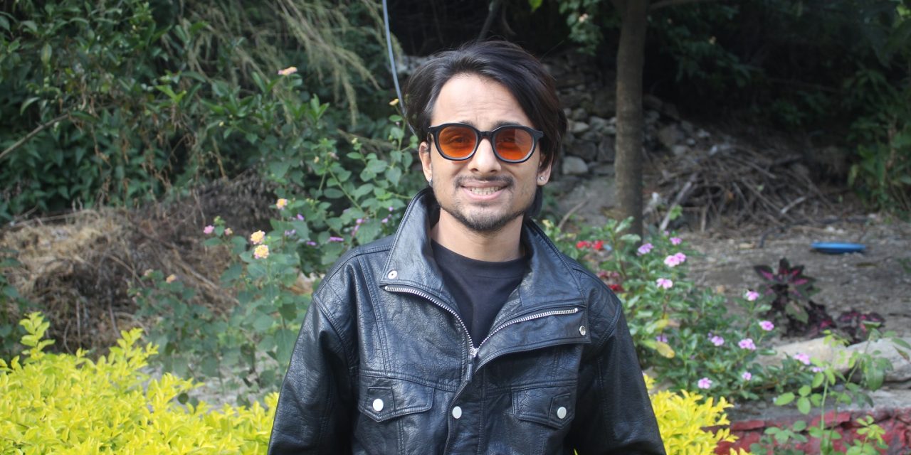 गीत गाएरै बुवा, आमालाई विदेशबाट फर्काएका प्रकाश, ‘लाहुर’ जान हिँडेका कलाकार बने