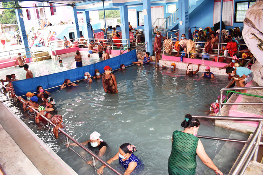 तातोपानी कुण्डमा प्राकृतिक उपचारको लागि जानेहरुको संख्या बढ्दै