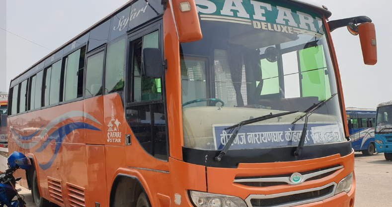 वीरगञ्जमा यात्रुसँग दोब्बर भाडा असुल्दै सार्वजनिक यातायात