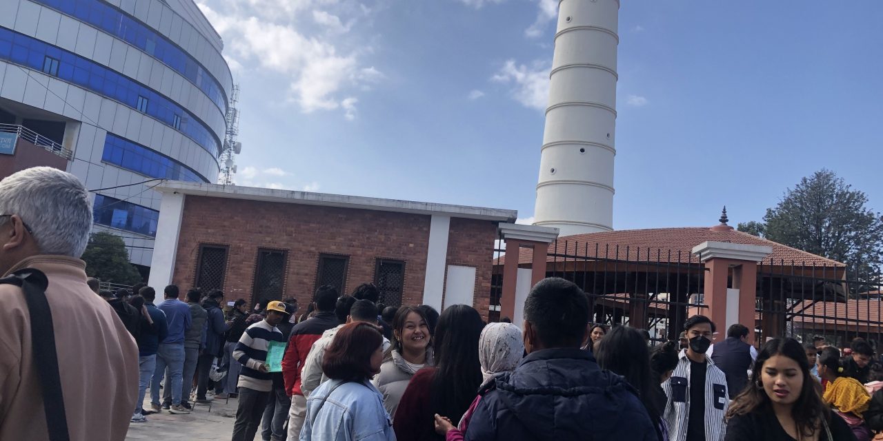 धरहराबाट उपत्यका नियाल्ने रहर