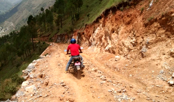 सालझण्डी ढोरपाटन सडक : १६ वर्षमा ३० प्रतिशत मात्रै काम, ढोरपाटन जाने पर्यटकलाई सास्ती