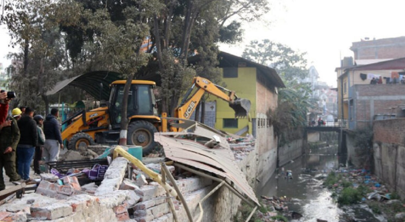 विष्णुमती करिडोरको टहरामा राखिएका ८२ पसल हटाइयो