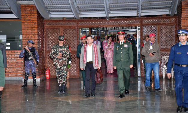 नेपाल आइपुगे भारतीय स्थल सेनाध्यक्ष द्विवेदी