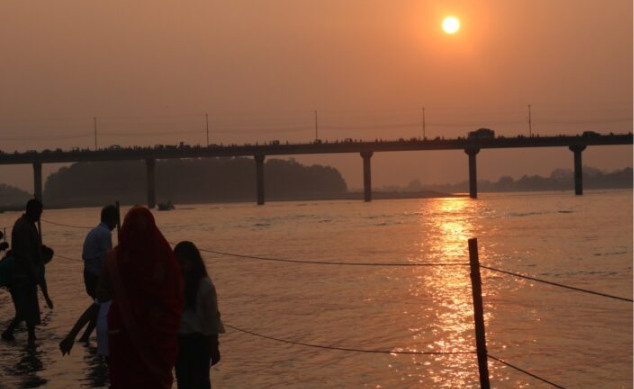छठका लागि सजाइयो नारायणी किनार