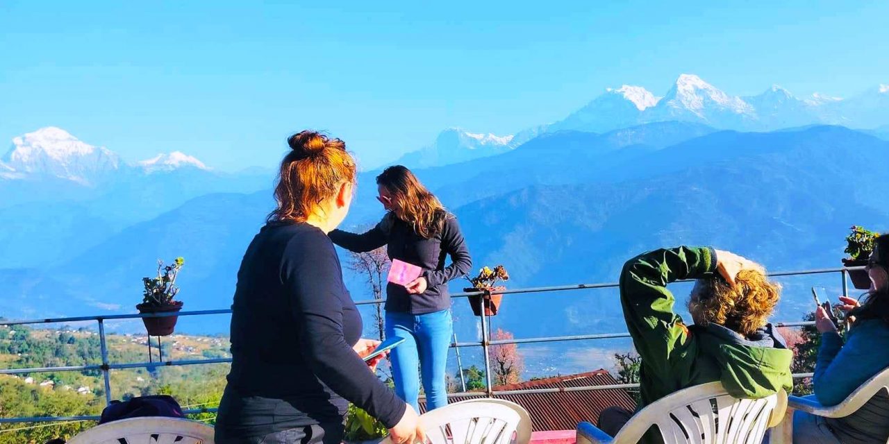 हिमाल हेर्दै घरबासमा रमाउदै विदशी पर्यटक