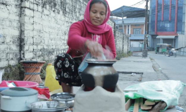 जाडोमा भक्का बेचेर खर्च जुटाउदै महिला