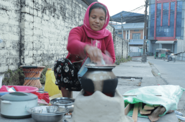 जाडोमा भक्का बेचेर खर्च जुटाउदै महिला