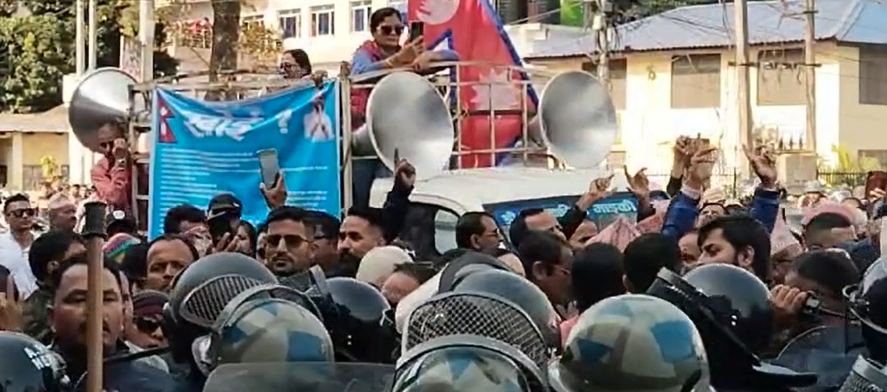 रवि लामिछानेका समर्थकद्वारा चितवनमा प्रदर्शन