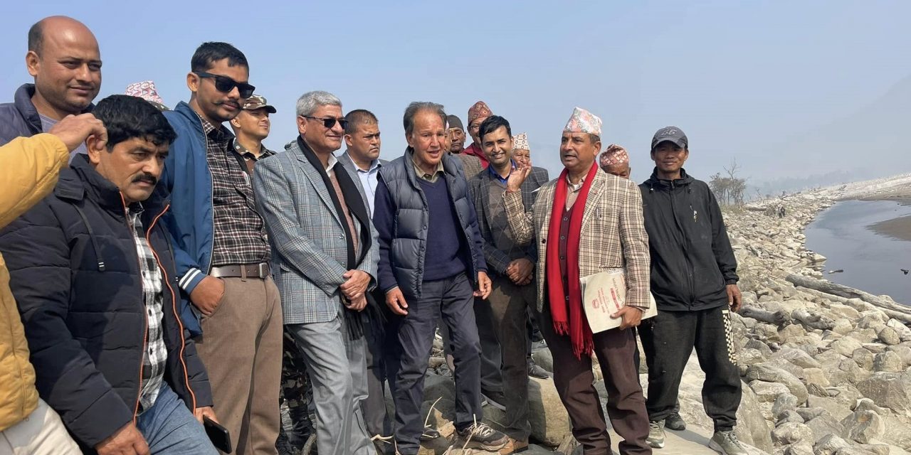 सप्तकोशीको कटान रोक्न अस्थायी र दीर्घकालिन योजना तयार गछौँ : गृहमन्त्री लेखक