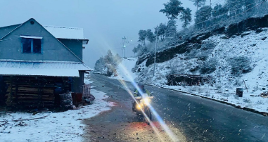सोलुखुम्बूमा हिमपात, सडक अवरुद्ध