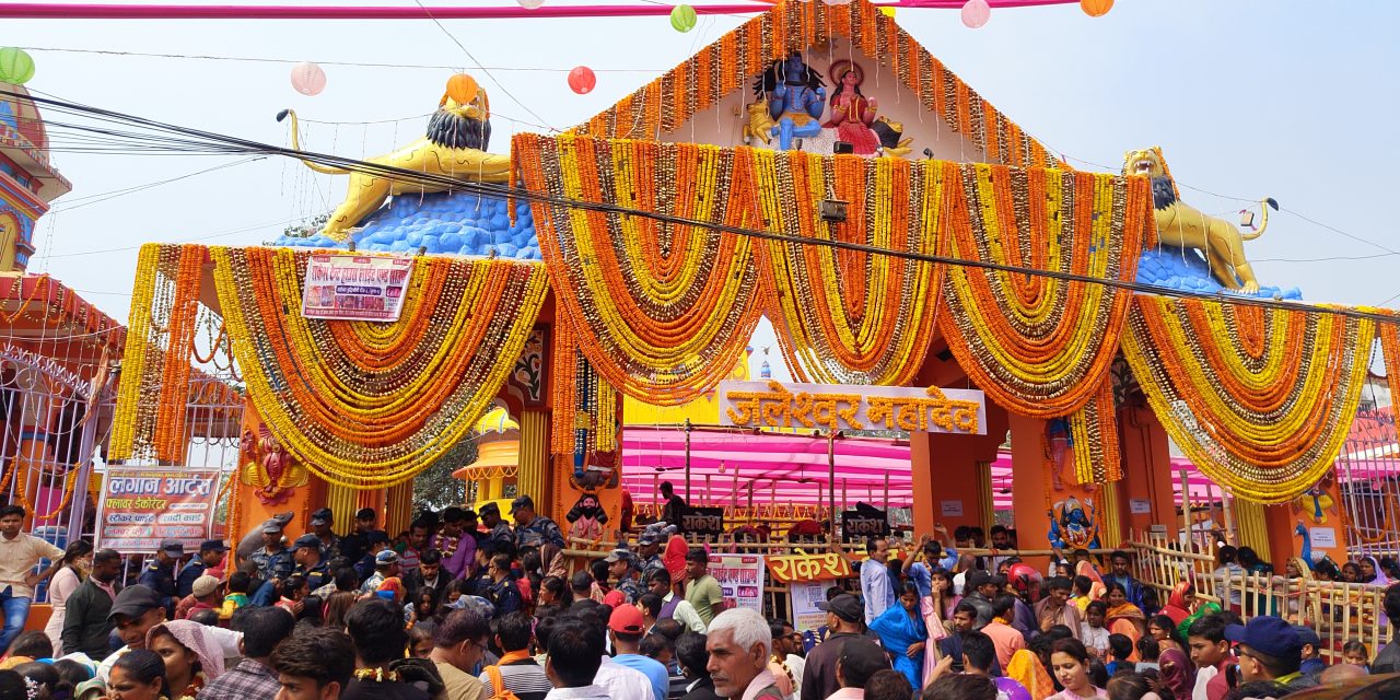 मुलकभरका शिवालयमा बिहानैदेखि भक्तजनको घुइँचो