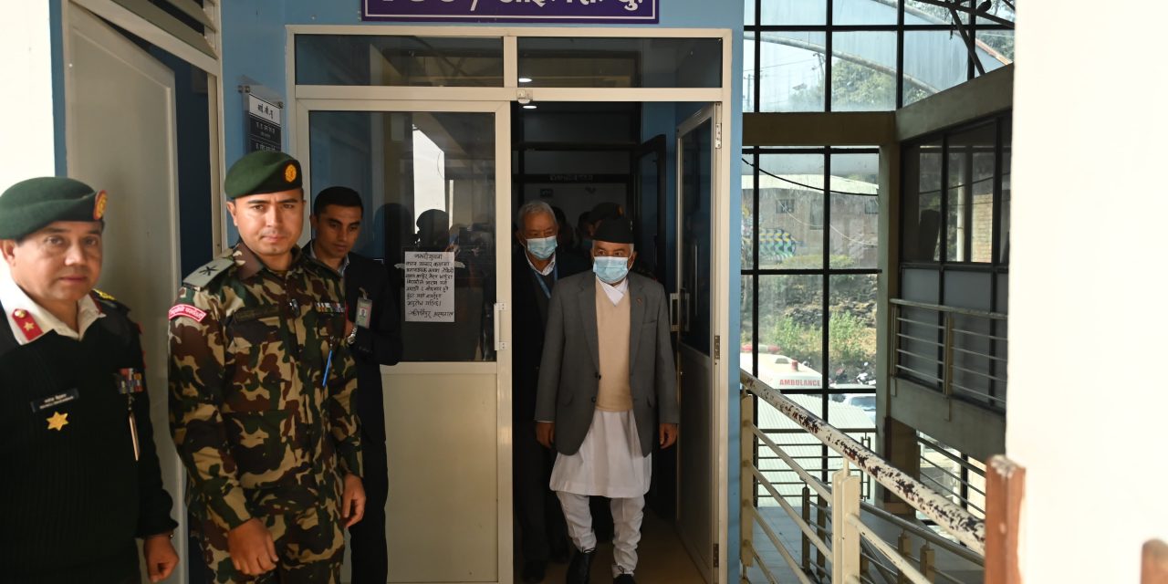 राष्ट्रपतिद्वारा अर्थमन्त्री पौडेल र महानगर प्रमुखको स्वास्थ्यबारे जानकारी
