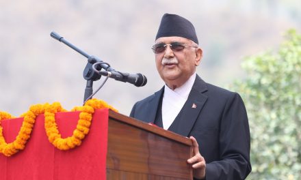 चितवनबाट प्रधानमन्त्रीको जवाफ : ‘सरकार परिवर्तनको हल्ला असत्य हो, ढुक्कले काम गर्नुस्’