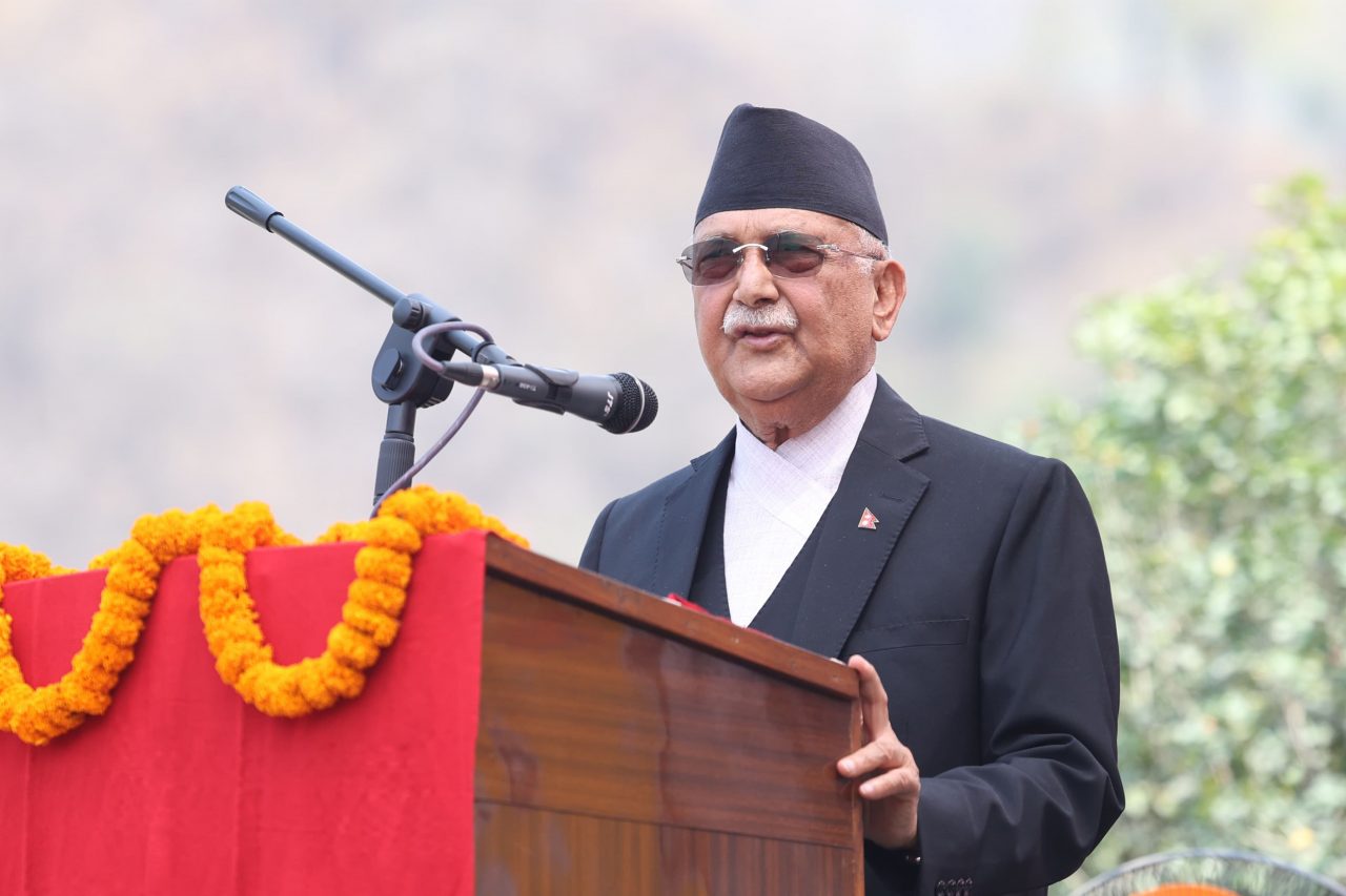 चितवनबाट प्रधानमन्त्रीको जवाफ : ‘सरकार परिवर्तनको हल्ला असत्य हो, ढुक्कले काम गर्नुस्’
