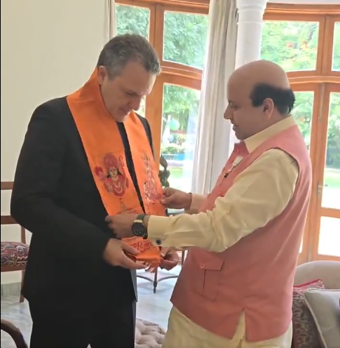 नयाँ दिल्लीमा ब्राजिलका राजदूतलाई राम मन्दिरको प्रतिकृति र दोसल्ला सहित सम्मान