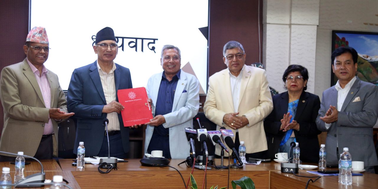 निजी क्षेत्रका समस्या सम्बोधन गर्न निरन्तर सुधारका काममा भइरहेका छन् : अर्थमन्त्री पौडेल