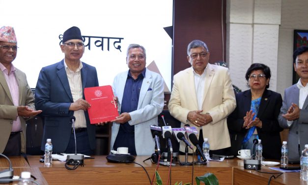 निजी क्षेत्रका समस्या सम्बोधन गर्न निरन्तर सुधारका काममा भइरहेका छन् : अर्थमन्त्री पौडेल
